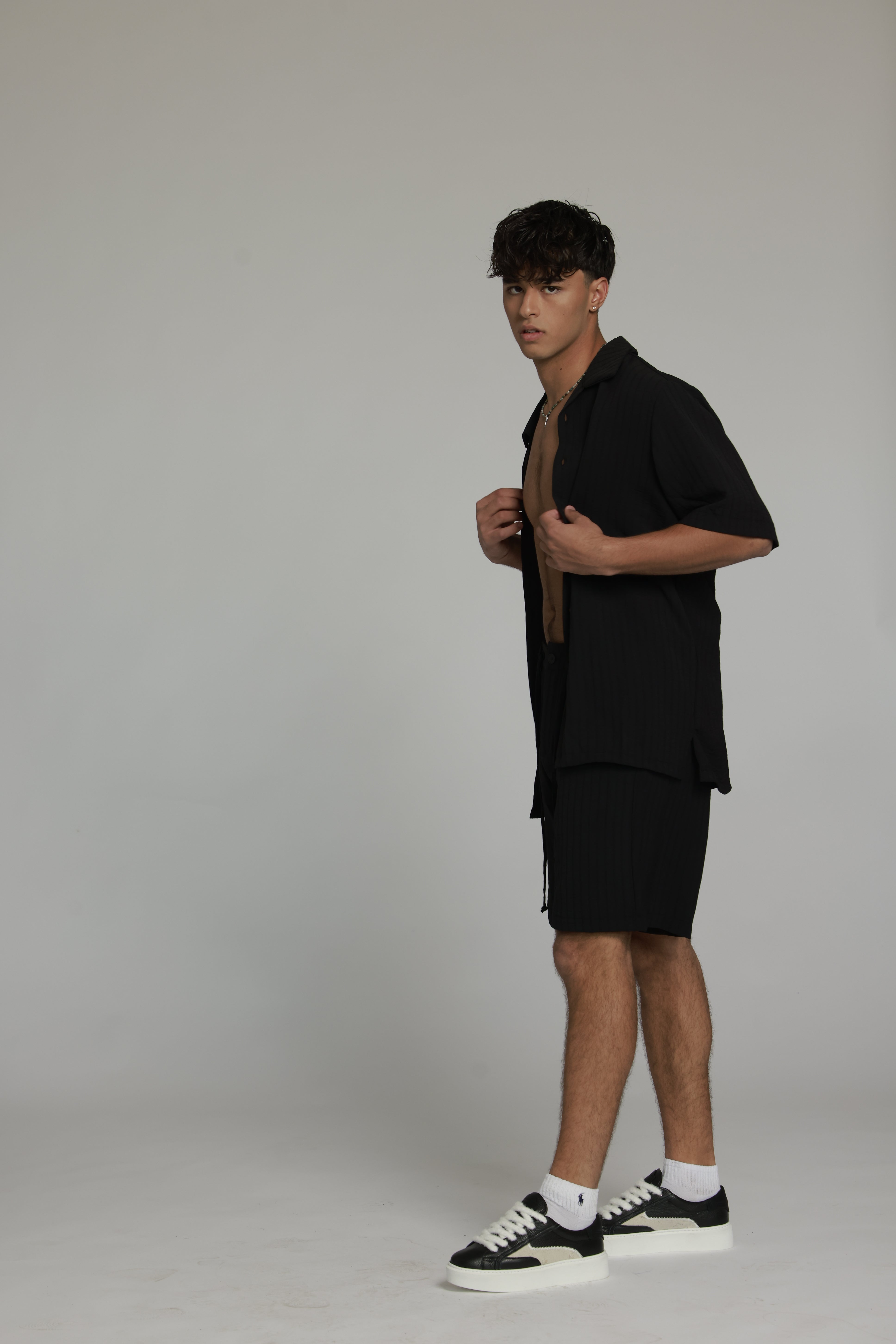 חליפת פסים | שחור