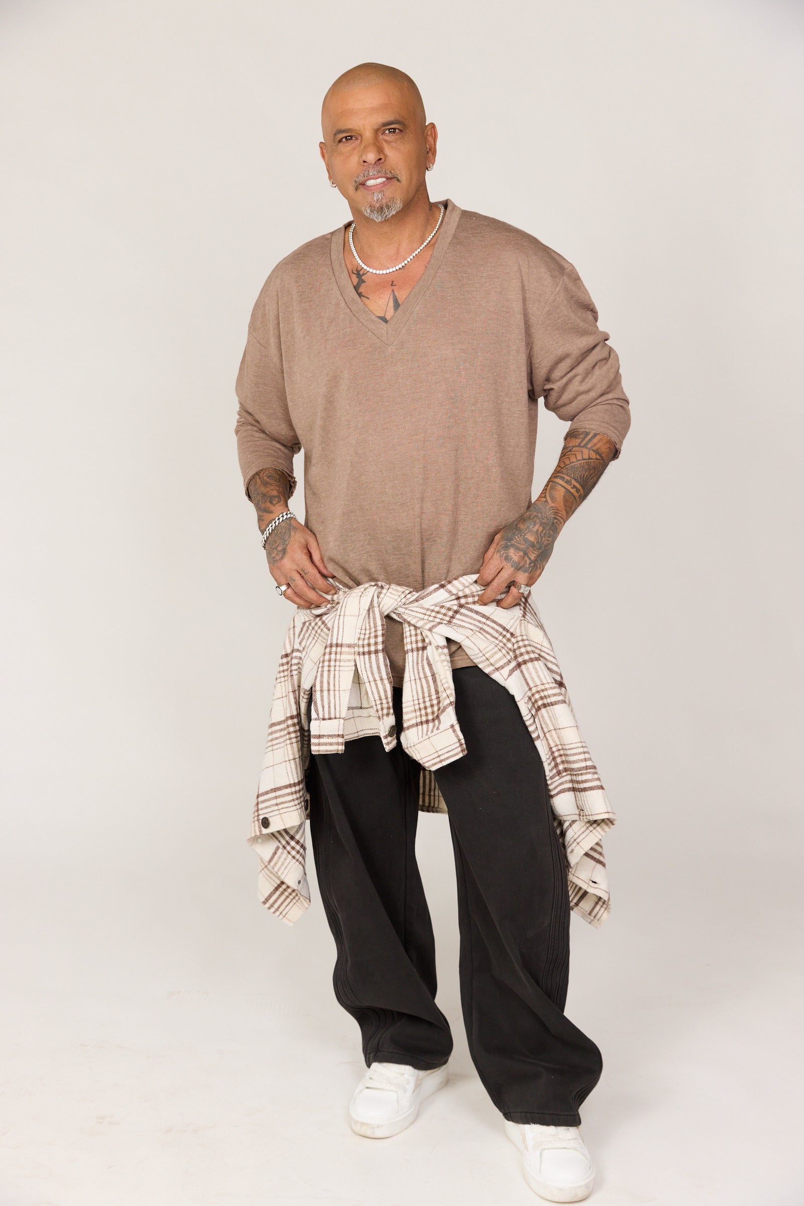 חולצת סלאב v | חומה