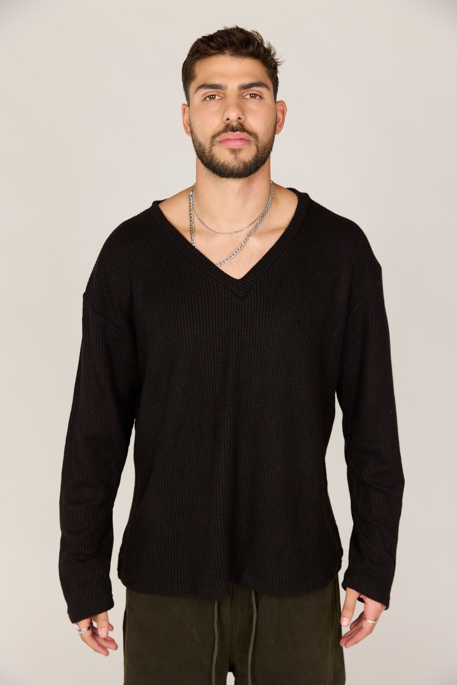 סריג V | שחור