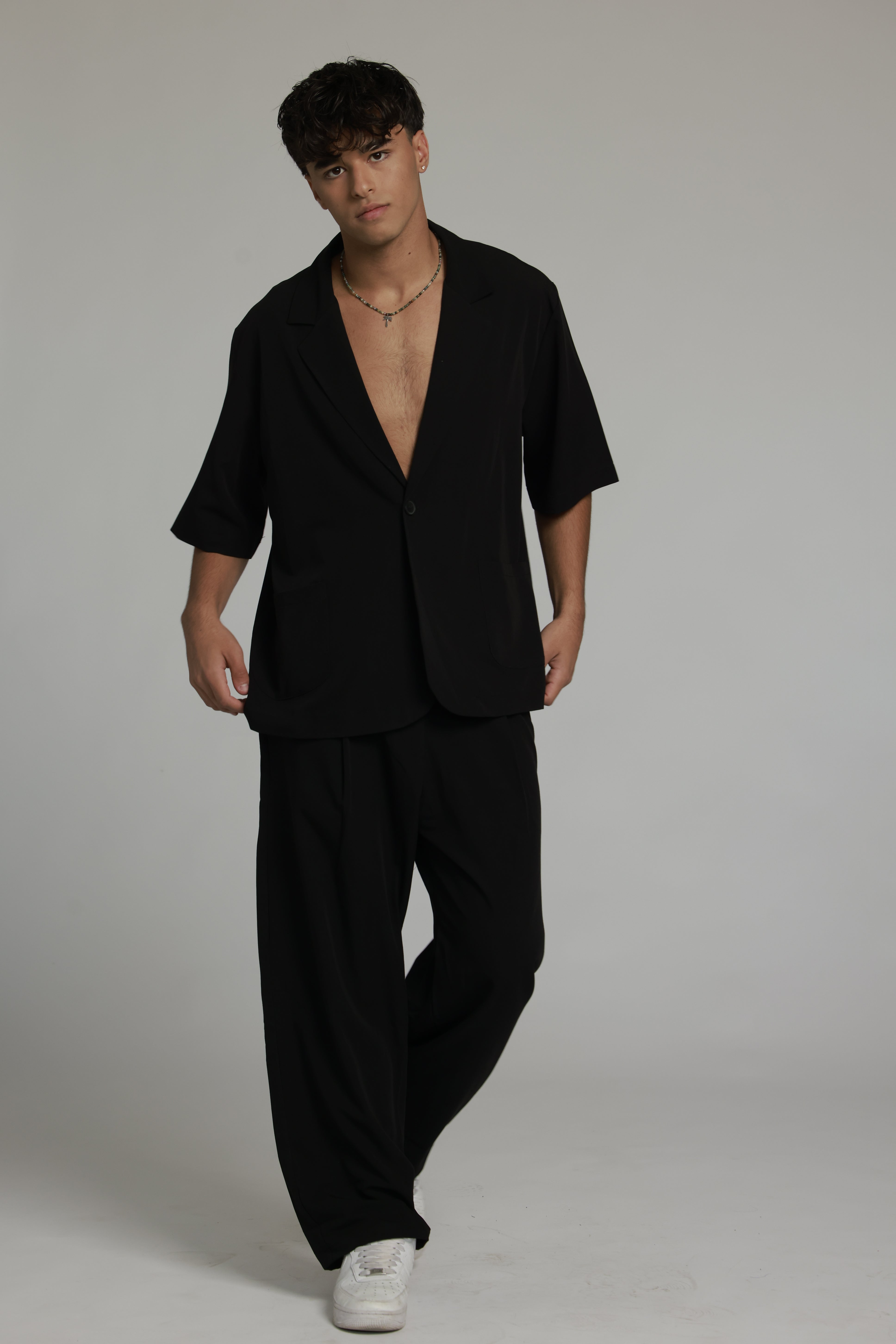 מכופתרת ג׳קט | שחור