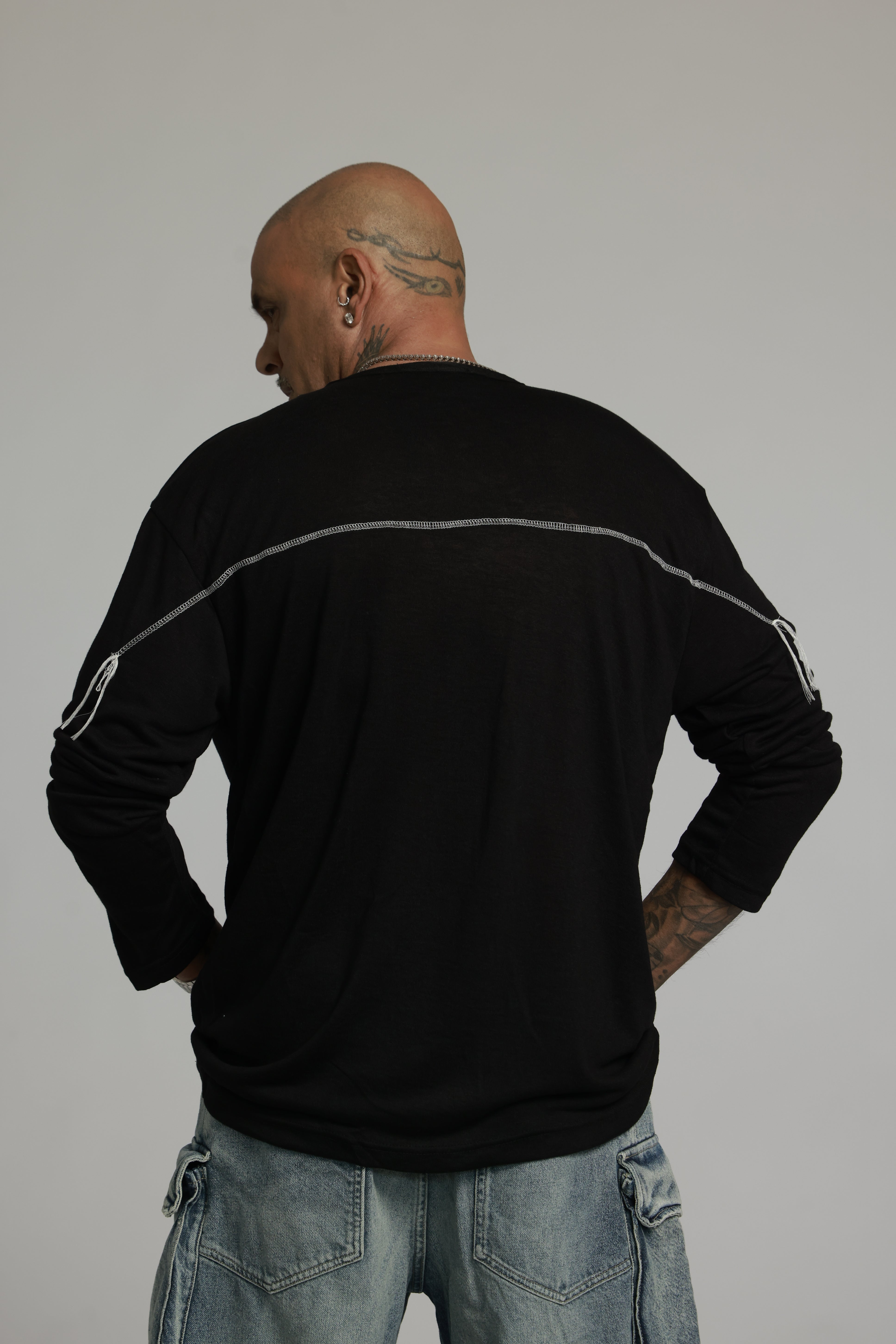 חולצת סלאב עגול | שחור