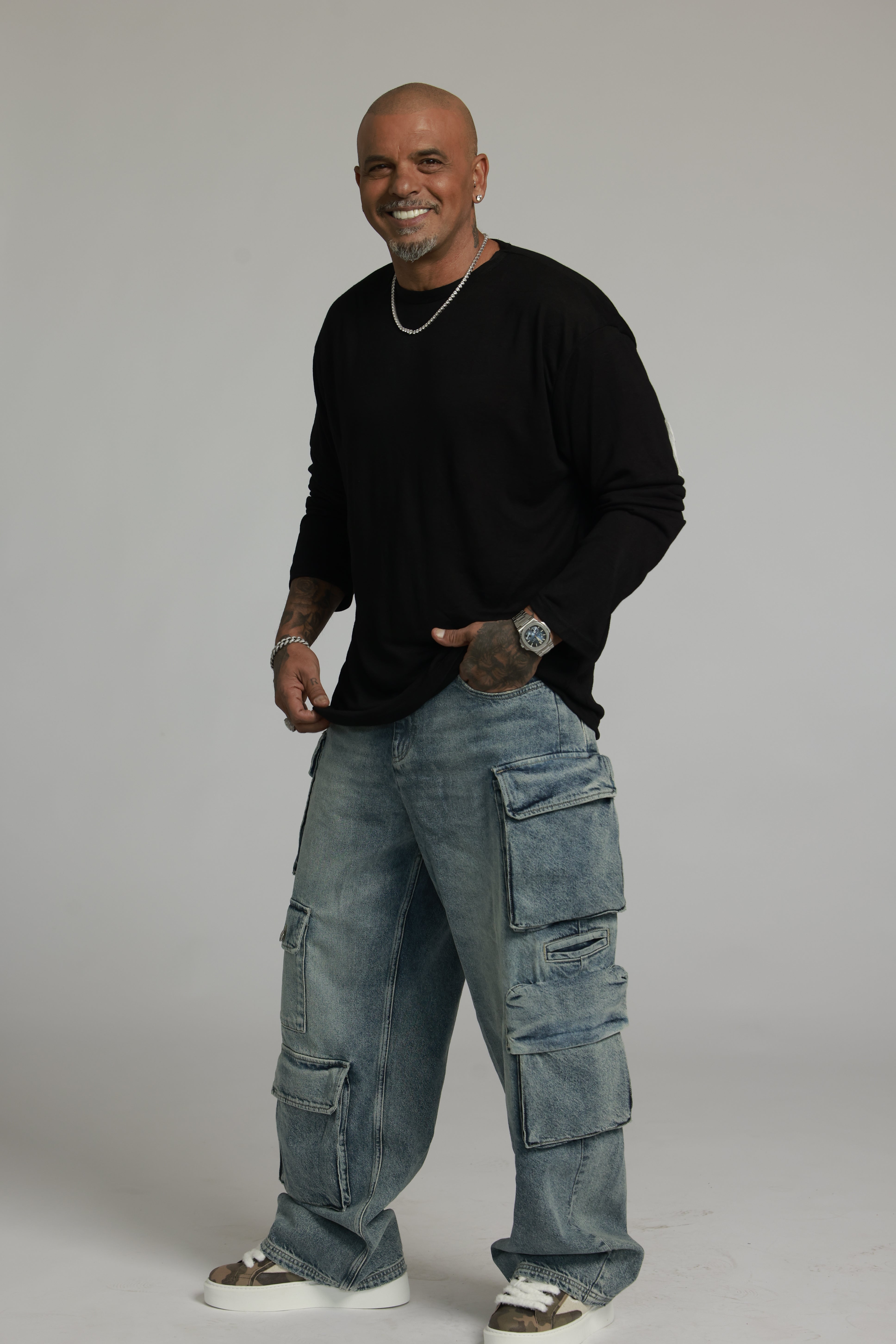 חולצת סלאב עגול | שחור