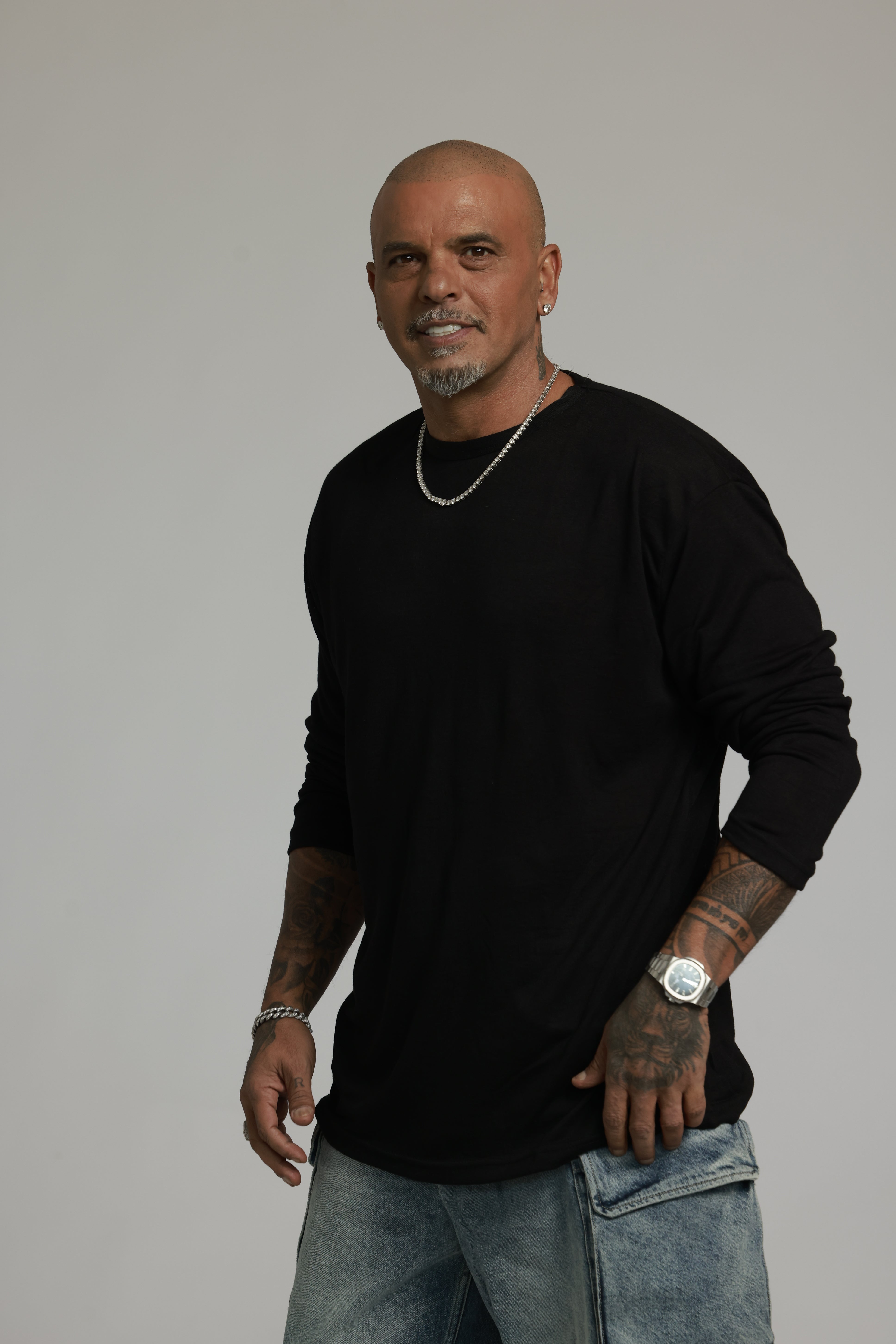 חולצת סלאב עגול | שחור