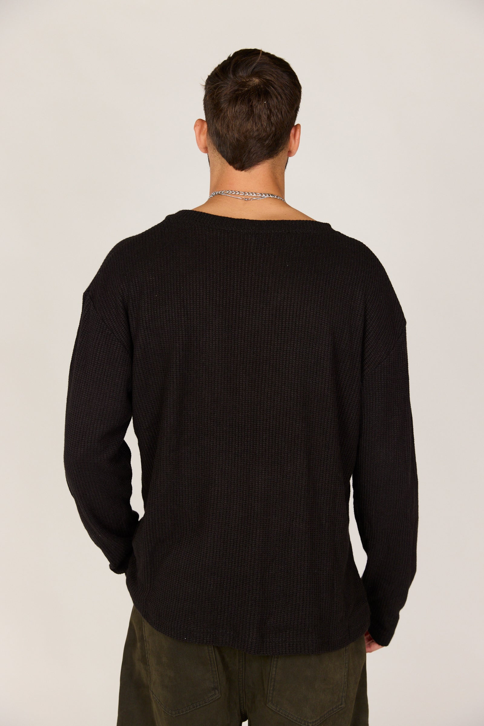 סריג V | שחור