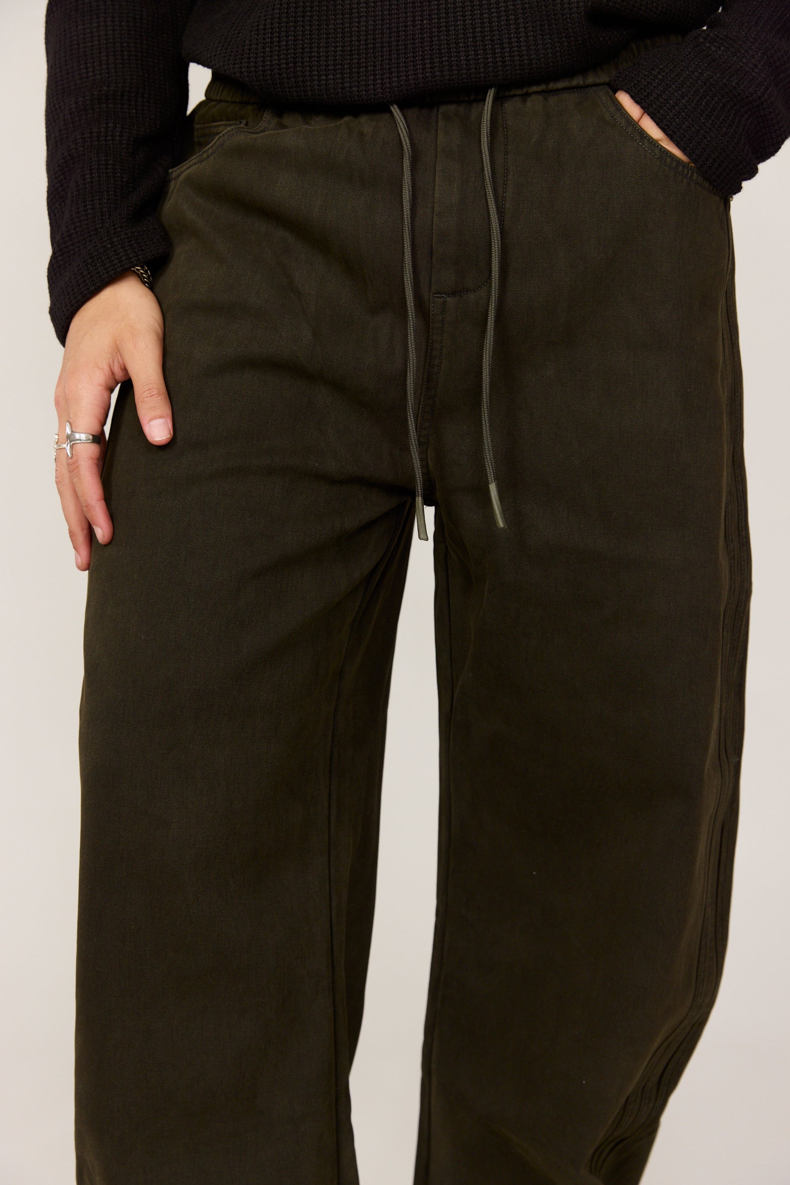 מכנס בד אובר סייז ירוק זית